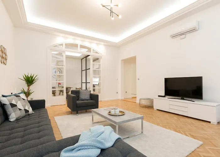 Space And Style In The Heart Of Budapest W 2Br&2Bt
