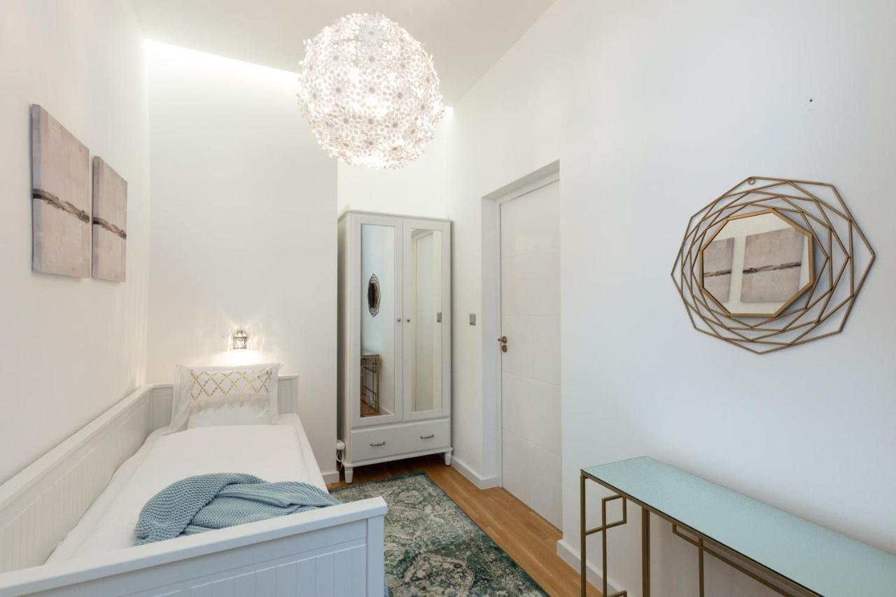 Apartment Space And Style In The Heart Of W 2br&2bt *