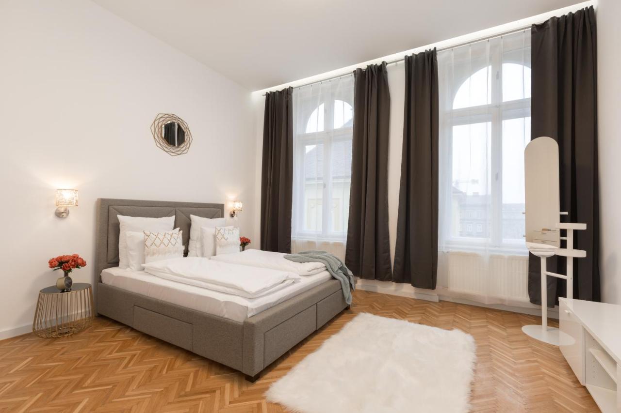 Apartment Space And Style In The Heart Of W 2br&2bt Budapest