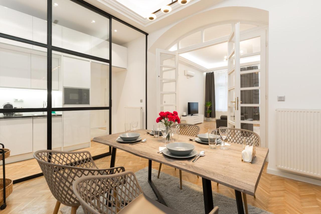 Space And Style In The Heart Of W 2br&2bt Apartment Budapest